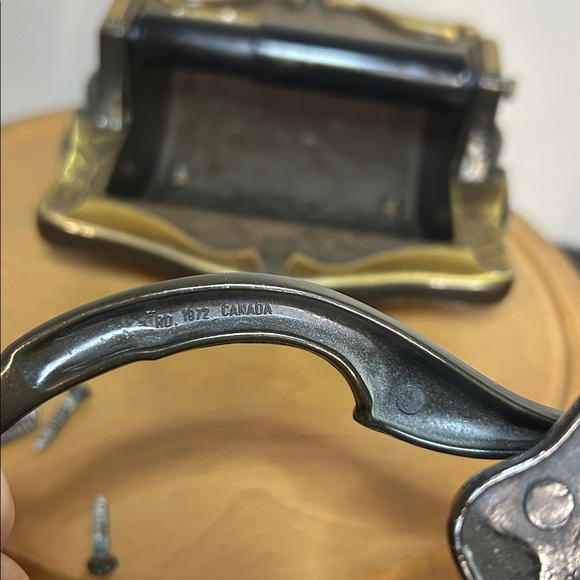 Vintage ornate metal bathroom hardware set toilet paper holder towel rings 1972 - Picture 5 of 9